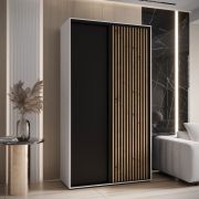 Platzsparender Kleiderschrank Mina mit Schiebetüren in Weiß/Schwarz gehalten, Anti Staubbürsten enthalten, viel Stauraum, 235,2 x 130 x 60 cm, modern
