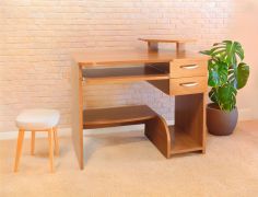 Schreibtisch Banjaran 28, Farbe: Erle - Abmessungen: 75 x 90 x 60 cm (H x B x T)