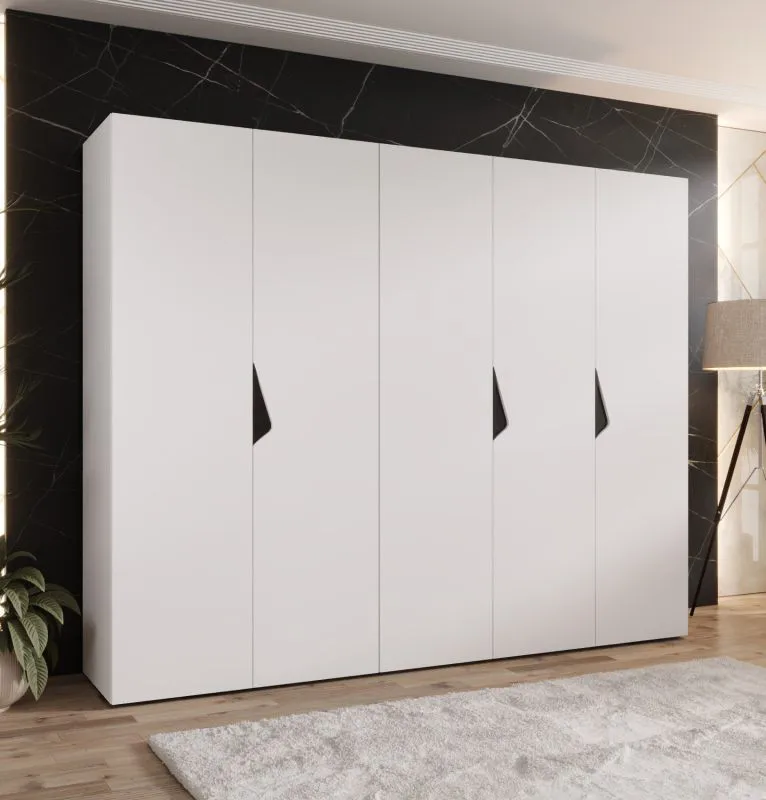 Kleiderschrank | 5-Türig | Farbe: Weiß | 2,5 Meter breit | Griffe: Schwarz | 3 Kleiderstangen | 3 Fächer | Maße: 250 x 52 x 202 cm | ABS-Kantenschutz