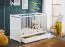 Babybett / Gitterbett mit Schublade Avaldsnes 11, Farbe: Weiß - Abmessungen: 90 x 124 x 67 cm (H x B x T)