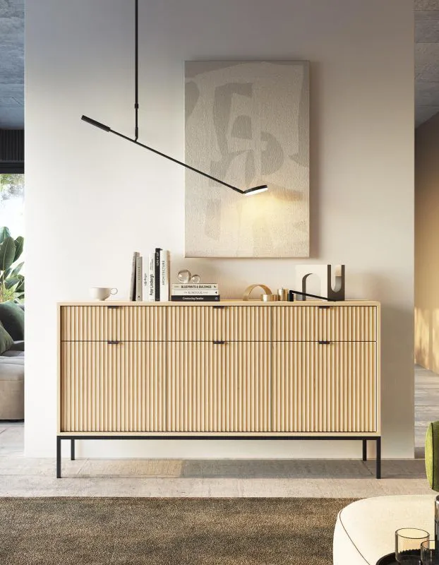 Kommode | 3 Türen | Farbe: Eiche Vicenza | geriffelte Front | 3 Schubladen | Griffe & Beine: Schwarz | 6 Fächer | Maße: 154 x 39 x 83 cm | Sideboard