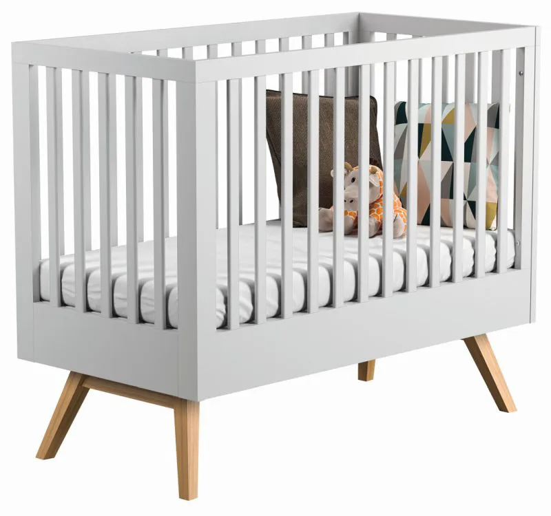 Babybett / Gitterbett Skady 01, Farbe: Weiß / Eiche - Liegefläche: 60 x 120 cm (B x L)