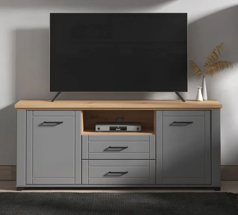 TV-Unterschrank mit zwei Schubladen Banat 02, Farbe: Eiche Artisan / Graphitgrau / Grau, ABS-Kanten, fünf Fächer, eine Kabeldurchführung, Maße: 66,5 x 161 x 41 cm