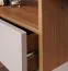 Moderner TV-Schrank / TV-Möbel mit einen offenen Fach Barbe 24, mit zwei Türen, drei Fächer, Farbe: Kaschmir, Maße: 51,5 x 177 x 40 cm, ABS-Kantenschutz, eine Schublade, Griffe: Gold, sehr Langlebig