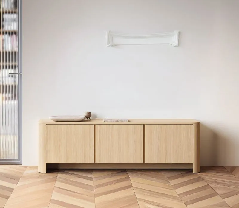 TV-Unterschrank | Vytgarth 02 | Eiche | 52 x 168 x 39 cm | Einfarbig | schlichtes und griffloses Design | 3 Türen | 3 Fächer | eckig | Holzoptik