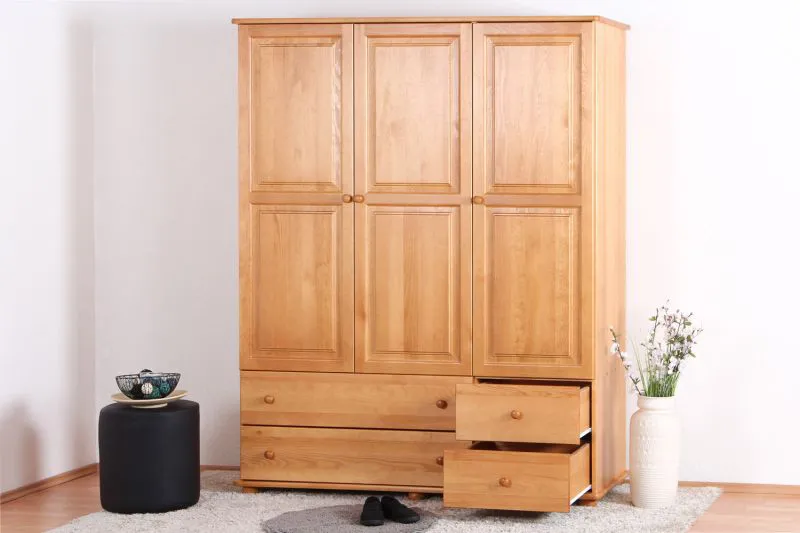 Kleiderschrank | 3 Drehtüren | 4 Schubladen | 4 Fächer | mit Kleiderstange | 154 cm breit | Massivholz | Farbe: Erle Abbildung