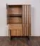 Vitrine Slatina 06, Farbe: Eiche / Schwarz, teilmassiv - Abmessungen: 146 x 91 x 45 cm (H x B x T)